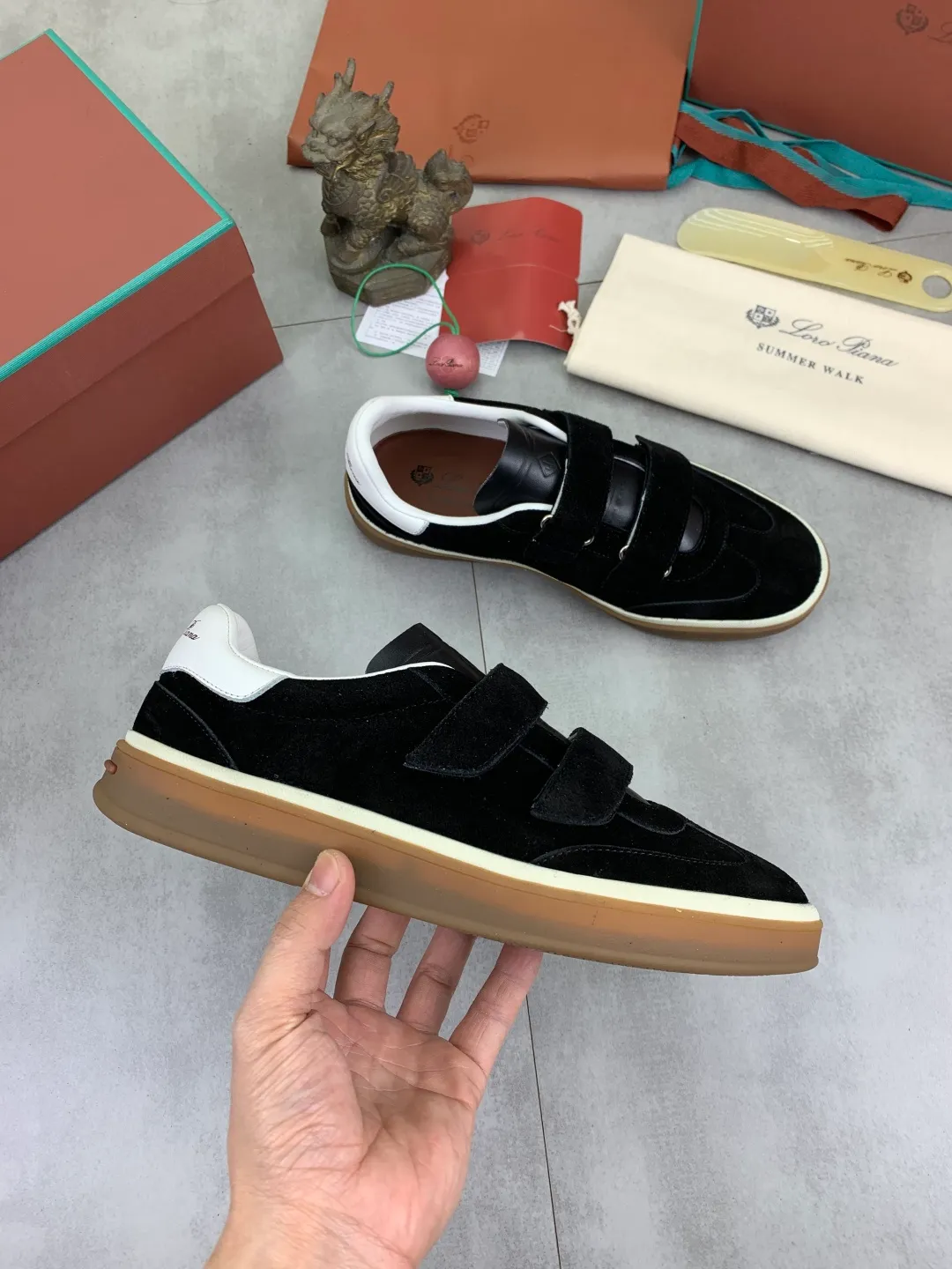 Men's men's shoes 💰P580 New model 💰 The latest casual shoes Loro Piana 💯 Top grade 💯 Buy the original copy 💯 Founded the existing Loro Piana company on April 24, 1924. It is the sixth generation of family operation, providing the best quality products to customers who are discerning about taste and quality. Imported original fly woven fabric with cowhide fabric, plain calfskin lining, hand-stitched thread with cowhide feet, original packaging, high-end outsole, size: 38-45 (custom-made for 46), 5️⃣ colors available